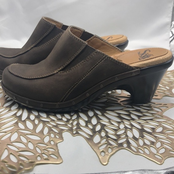 Sofft Since 1927 Genuine Leather Upper and Sock Nail Studs Slip on Mules Size 6 - Picture 4 of 10